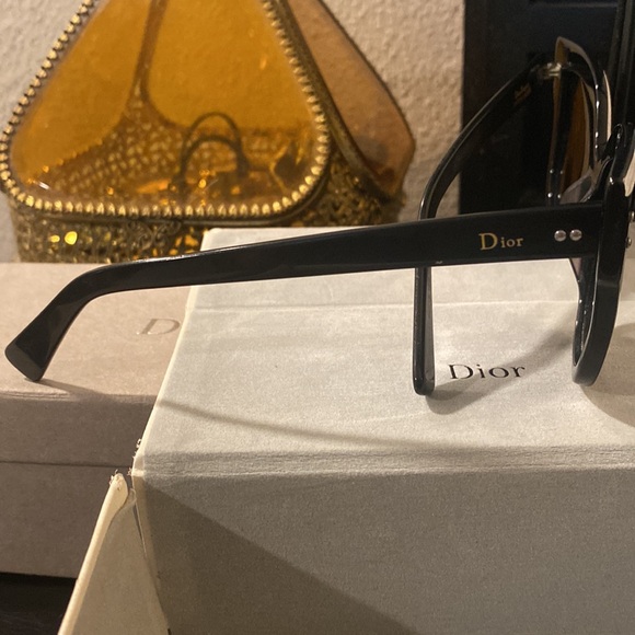 Dior Vintage limited edition black and white sunglasses. - Picture 4 of 10